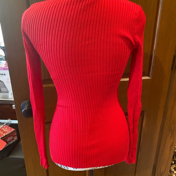 Derek Heart Red Ribbed Tie Front Sweater - Picture 3 of 6